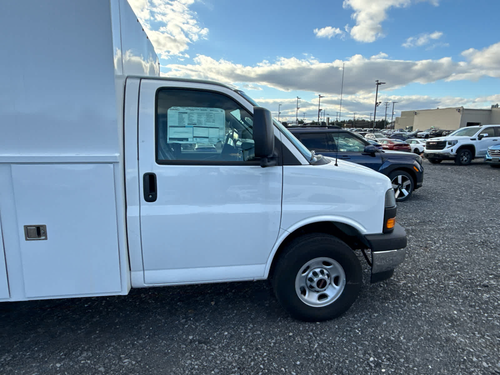 2025 GMC Savana Cutaway 3500 1WT