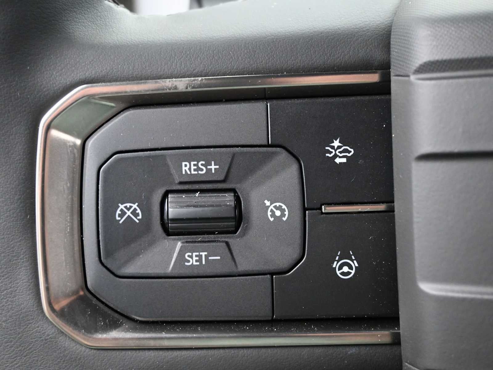 2024 GMC HUMMER EV SUV 2X