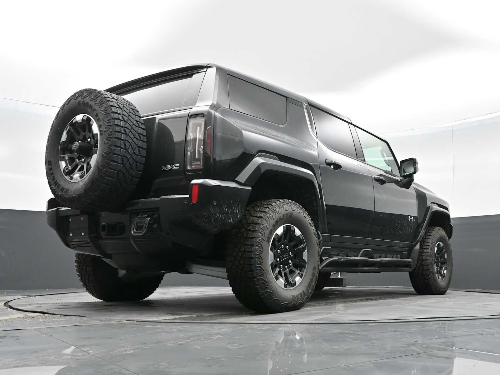 2024 GMC HUMMER EV SUV 2X