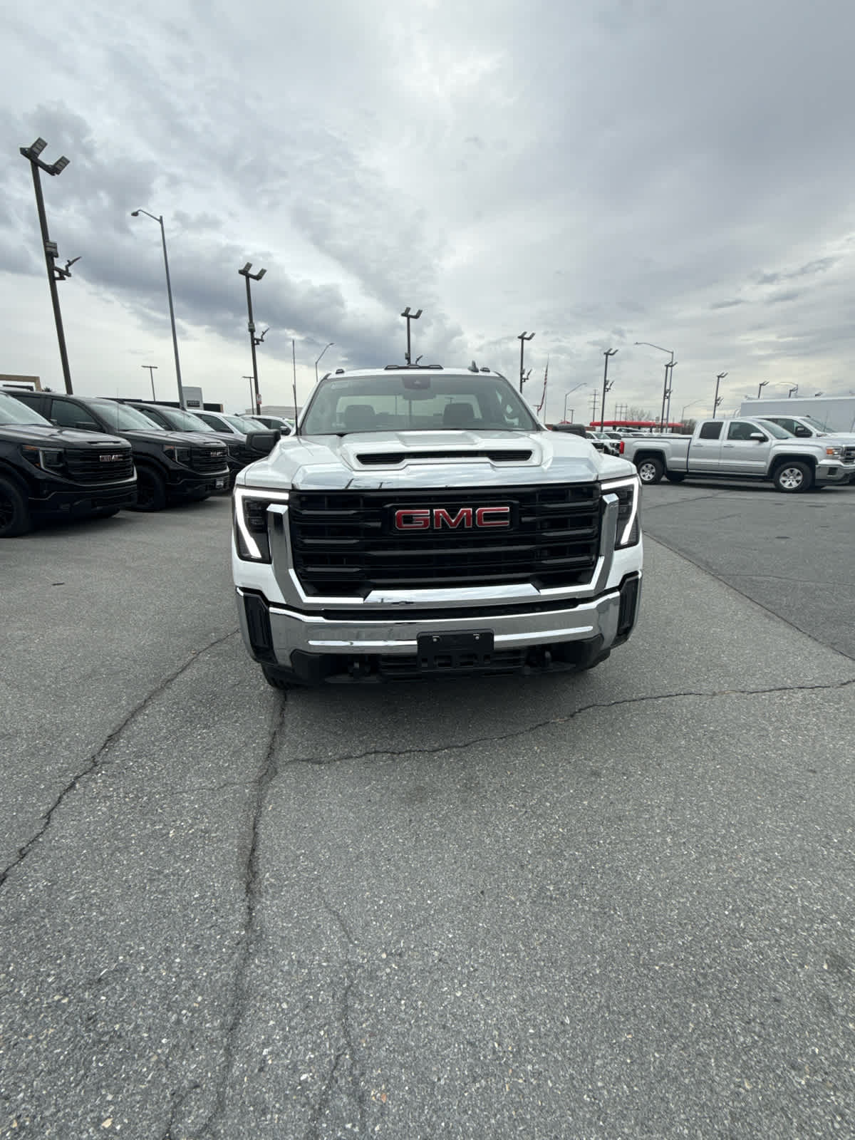 2024 GMC Sierra 2500 HD Pro
