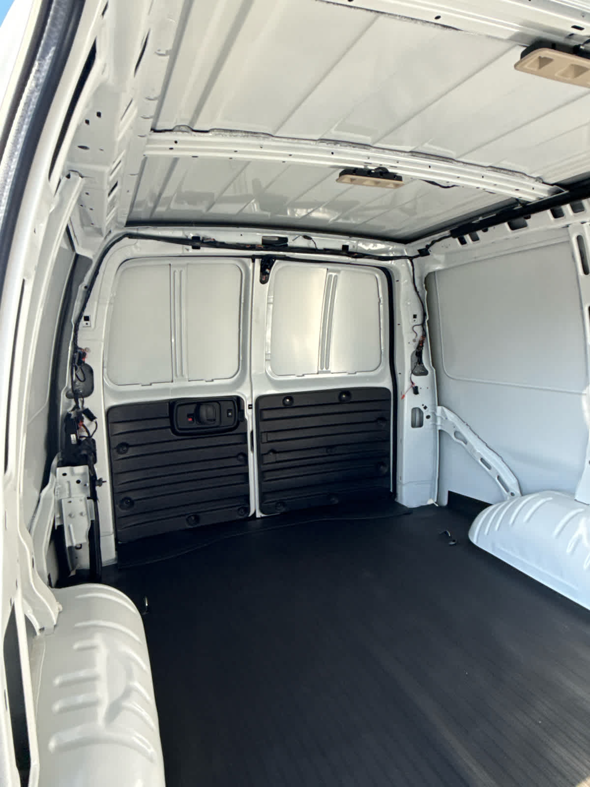 2025 GMC Savana Cargo 2500 Work Van