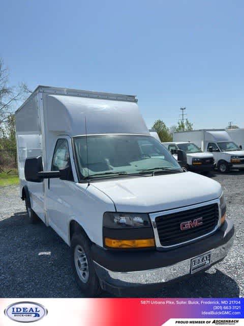 2025 GMC Savana Cutaway 3500 1WT