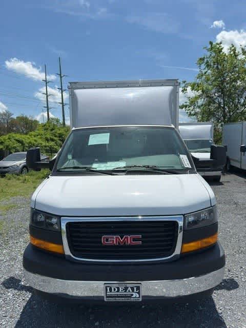 2025 GMC Savana Cutaway 3500 1WT