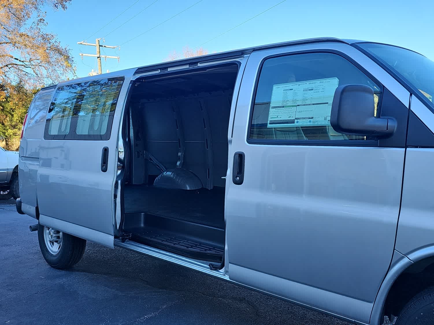 2025 Chevrolet Express Cargo 2500 WT