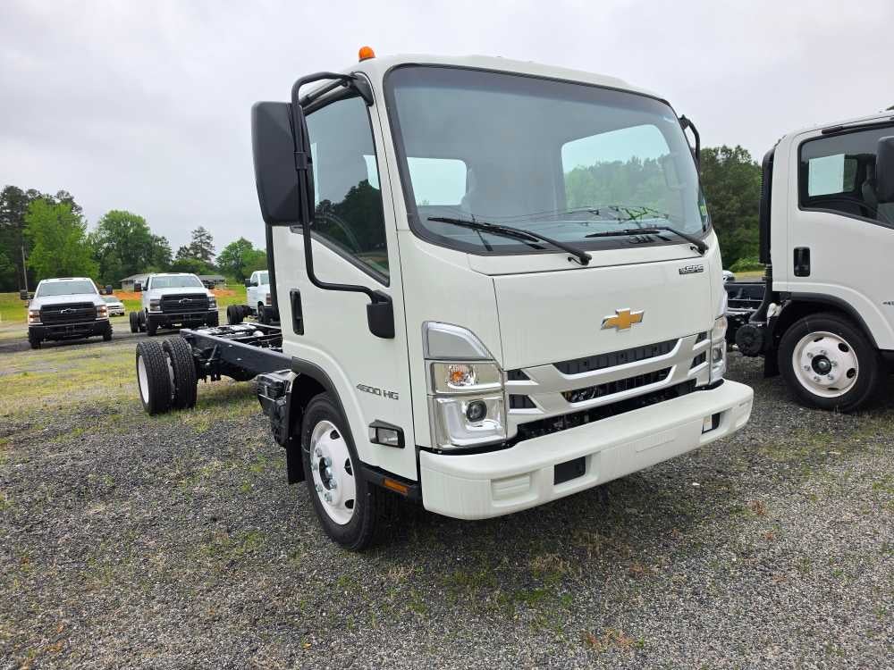 2025 Chevrolet Low Cab Forward 4500 HG Base