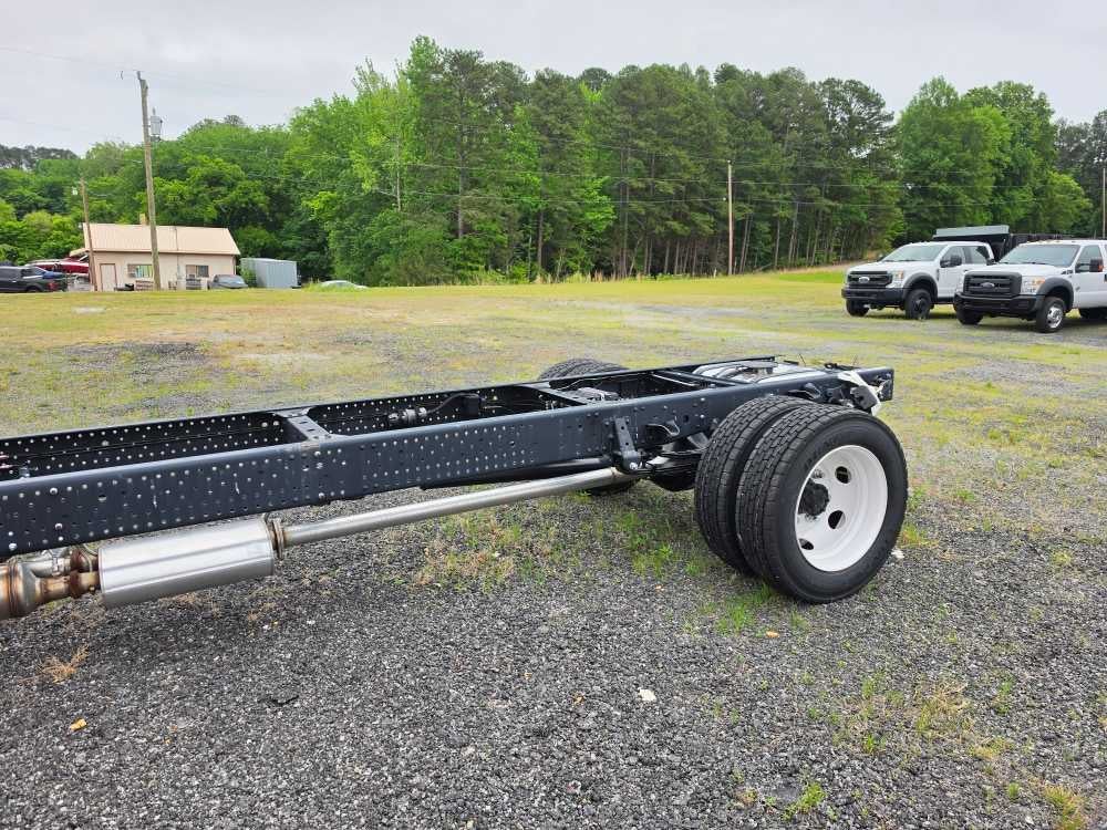 2025 Chevrolet Low Cab Forward 4500 HG Base