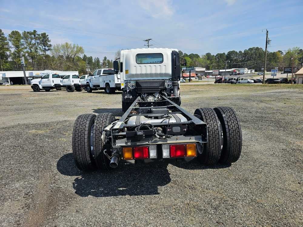 2025 Chevrolet Low Cab Forward 4500 HG Base