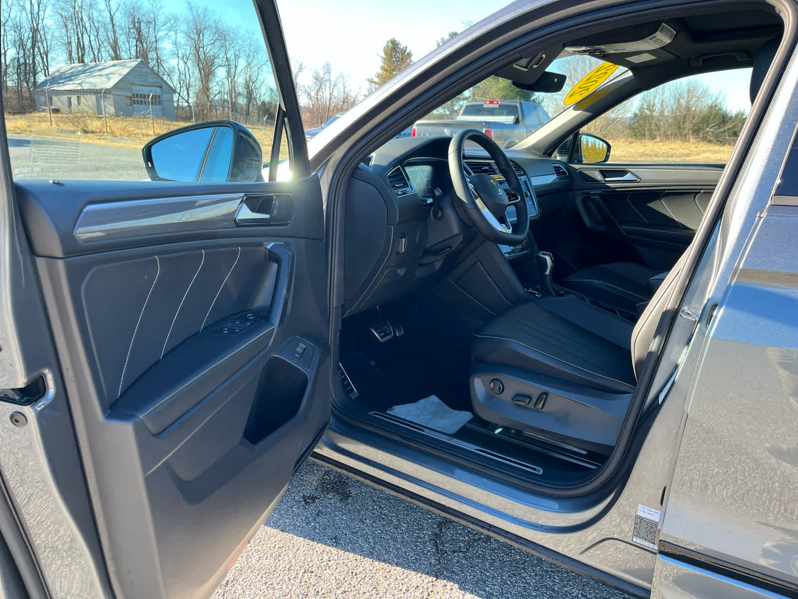 2022 Volkswagen Tiguan SE R-Line Black