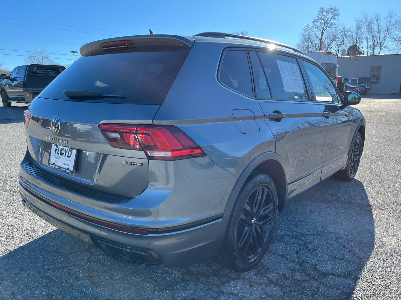 2022 Volkswagen Tiguan SE R-Line Black