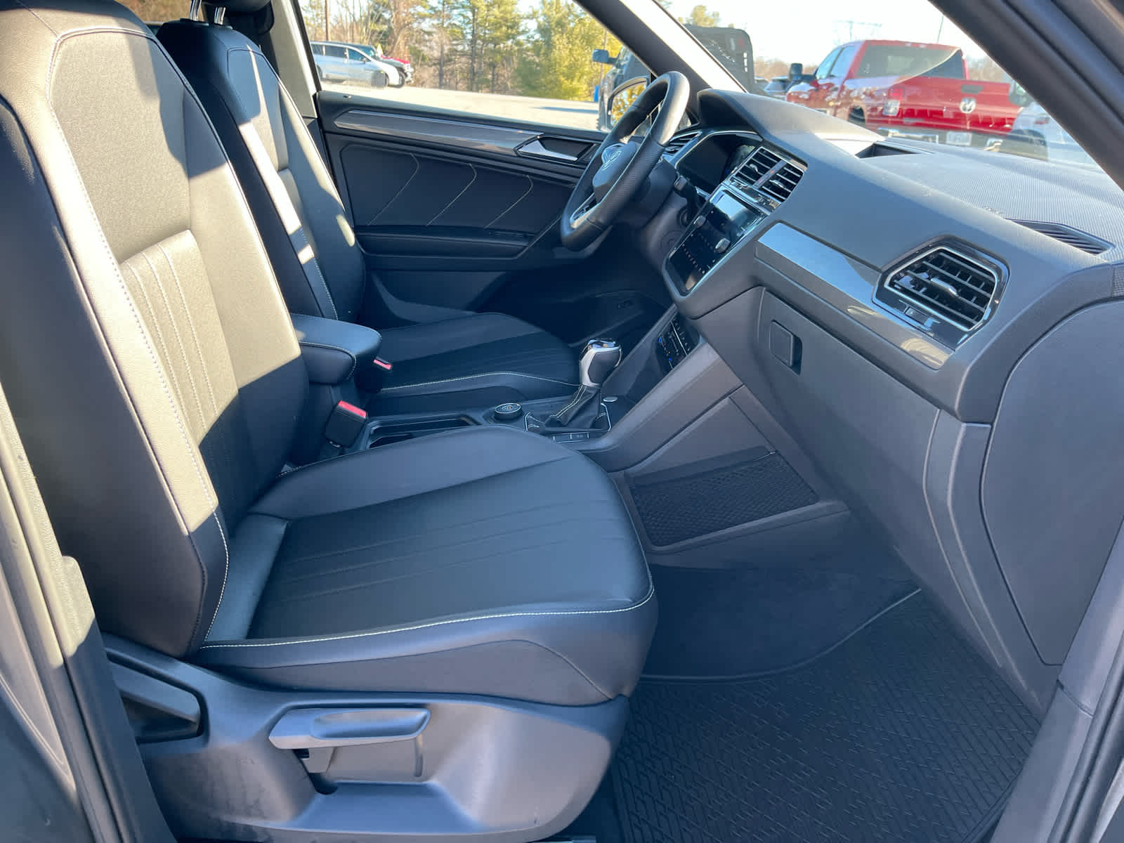 2022 Volkswagen Tiguan SE R-Line Black