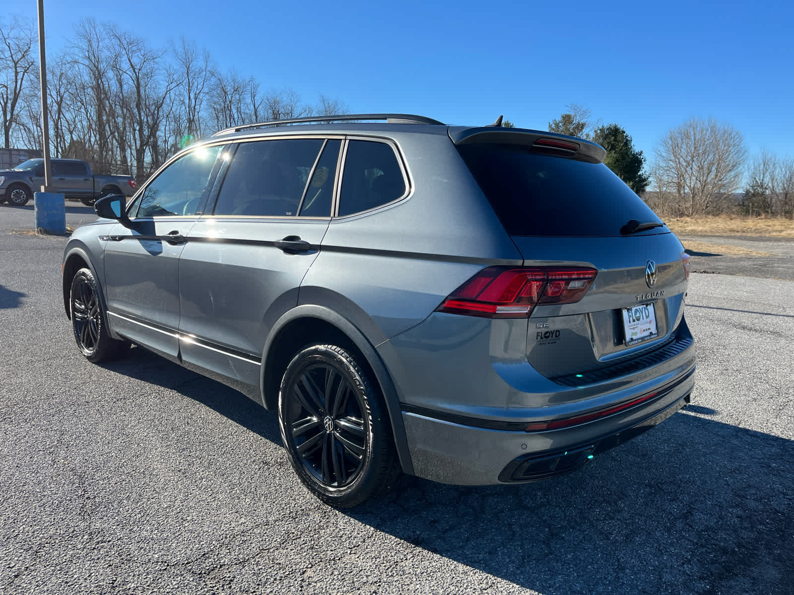 2022 Volkswagen Tiguan SE R-Line Black