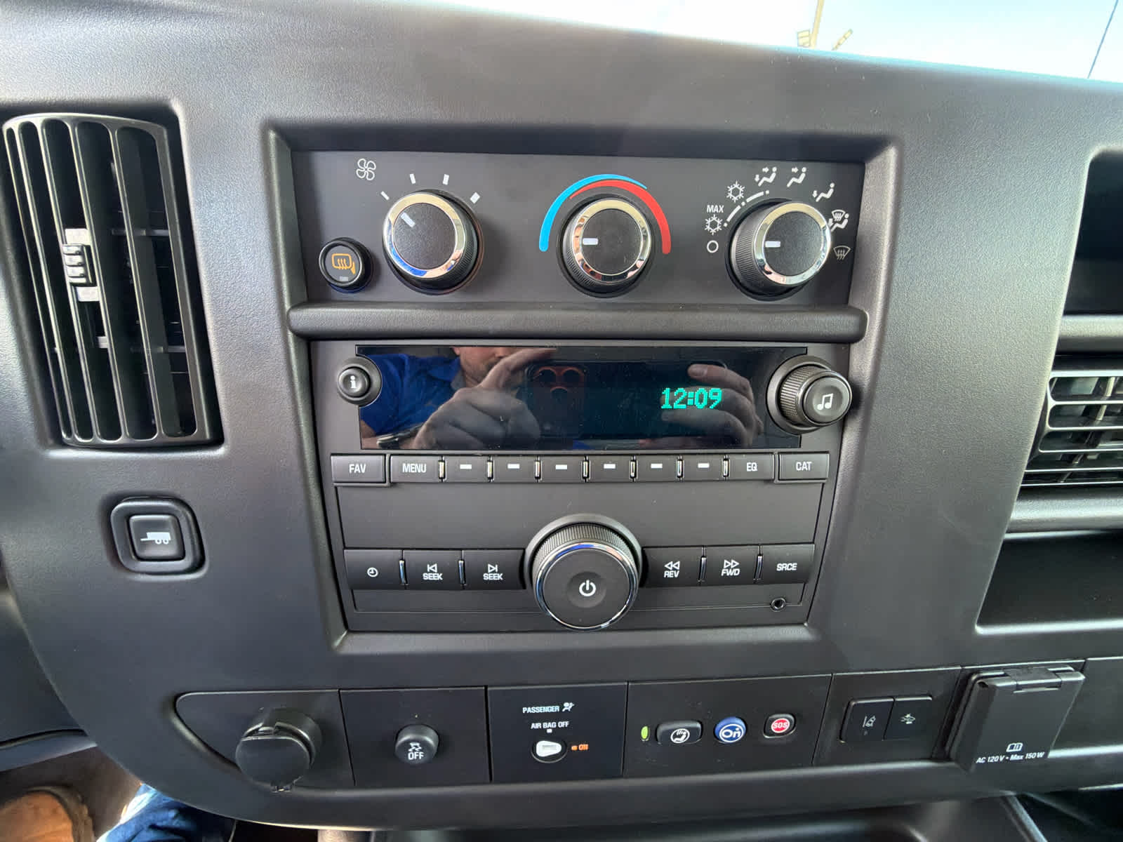 2025 Chevrolet Express Cargo WT