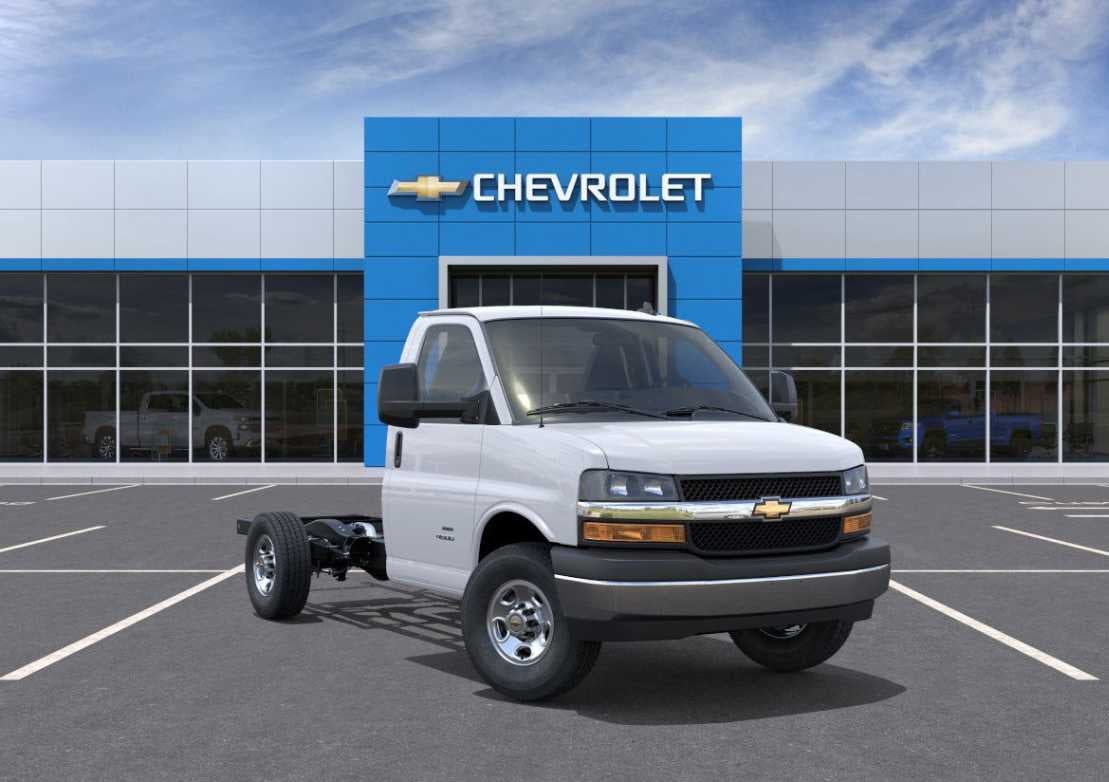 2025 Chevrolet Express Cutaway 3500 1WT