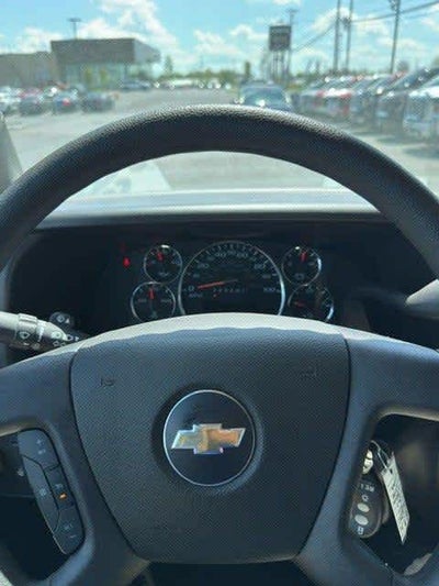 2025 Chevrolet Express Cutaway 3500 1WT