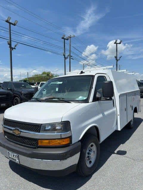 2025 Chevrolet Express Cutaway 3500 1WT