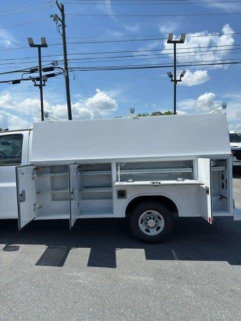 2025 Chevrolet Express Cutaway 3500 1WT