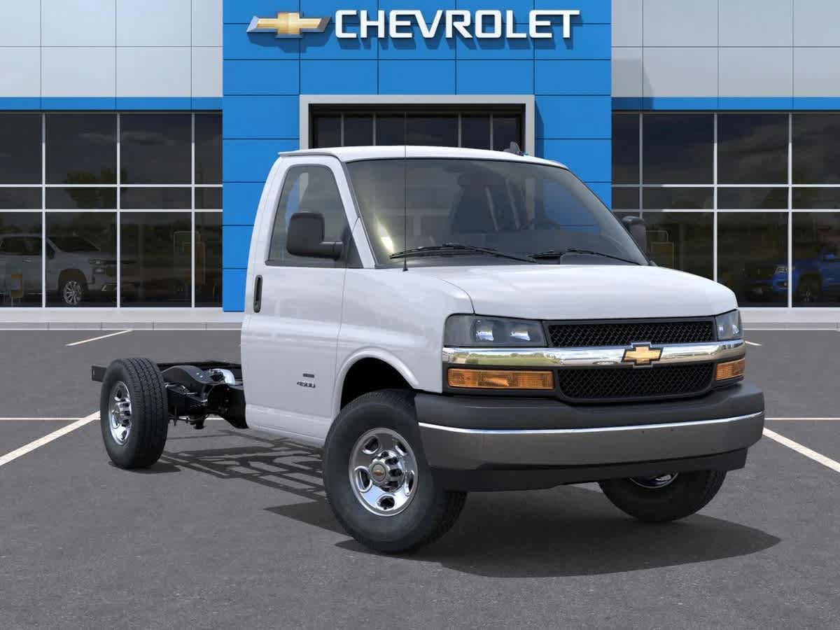 2025 Chevrolet Express Cutaway 3500 1WT