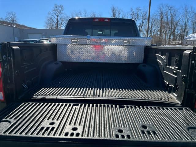 2017 RAM 1500 SLT Quad Cab 4x4 6'4' Box