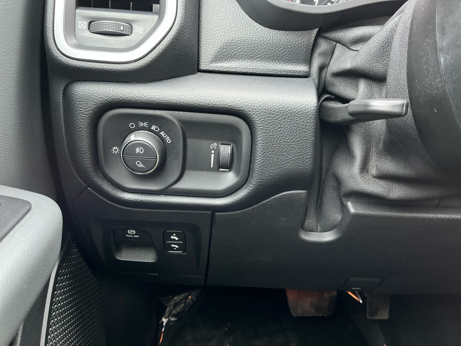 2021 RAM 1500 Big Horn Crew Cab 4x4 6'4' Box