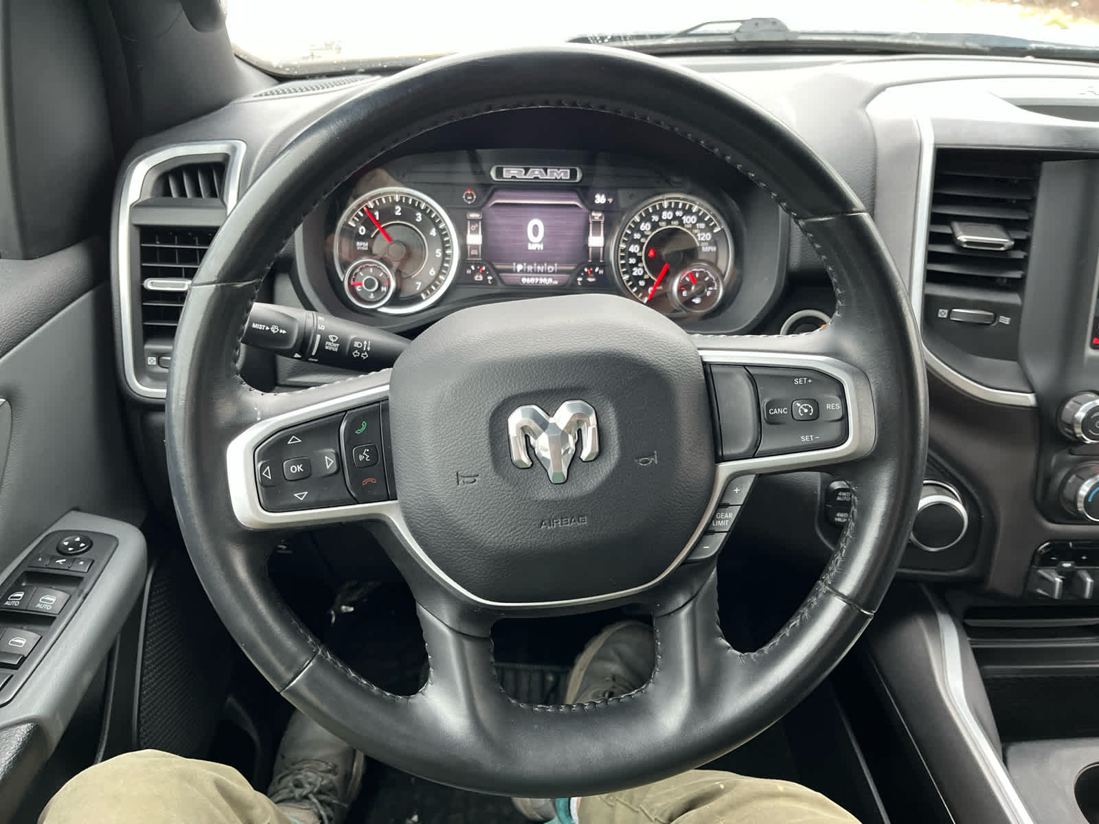 2021 RAM 1500 Big Horn Crew Cab 4x4 6'4' Box