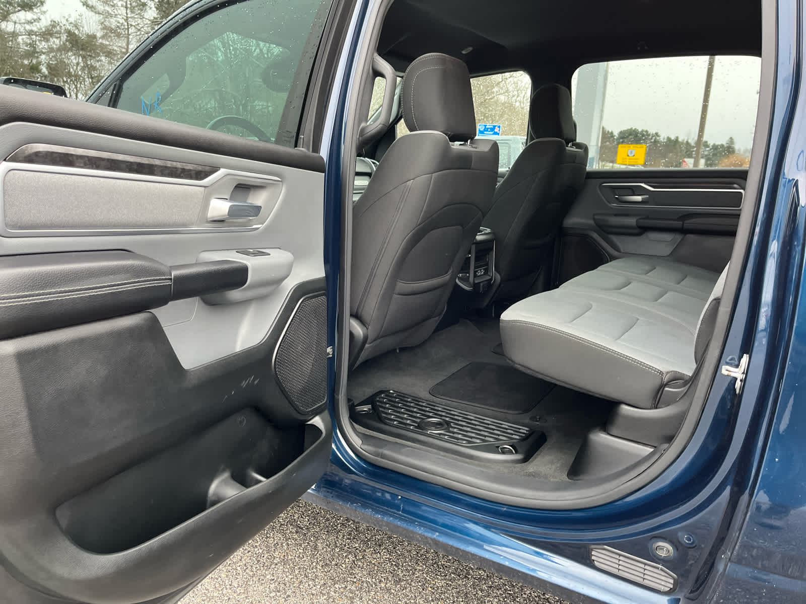 2021 RAM 1500 Big Horn Crew Cab 4x4 6'4' Box