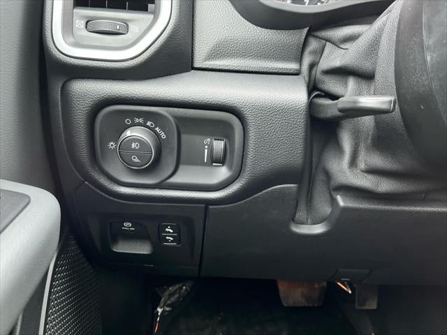 2021 RAM 1500 Big Horn Crew Cab 4x4 6'4' Box