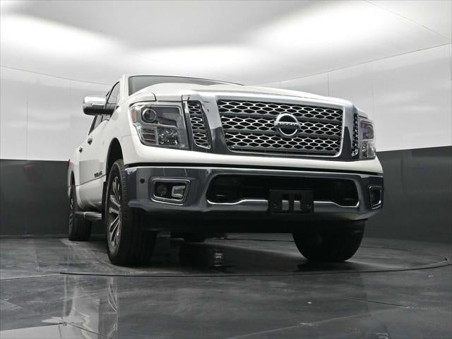2019 Nissan TITAN SL