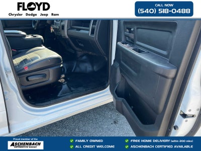 2022 RAM 1500 Classic Tradesman Crew Cab 4x4 5'7' Box