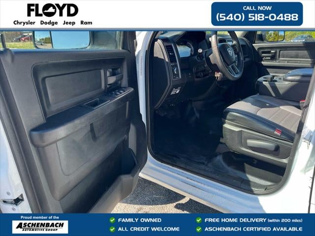 2022 RAM 1500 Classic Tradesman Crew Cab 4x4 5'7' Box