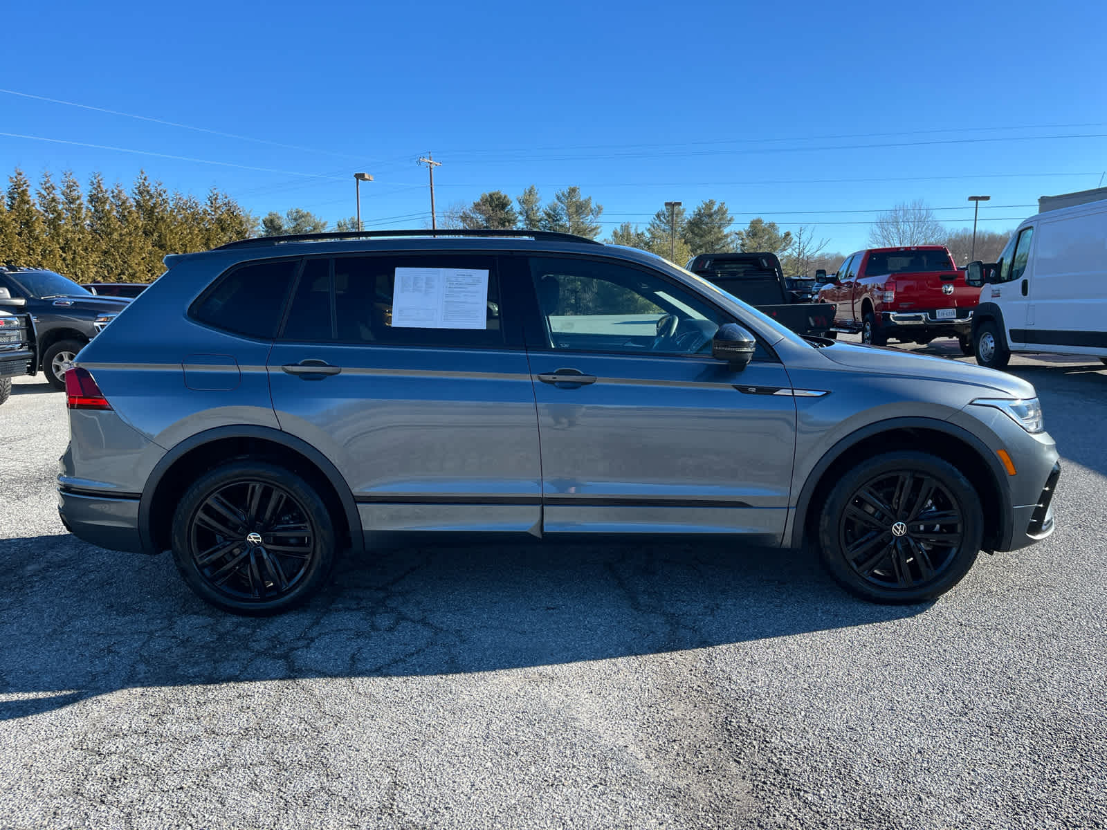 2022 Volkswagen Tiguan 2.0T SE R-Line Black