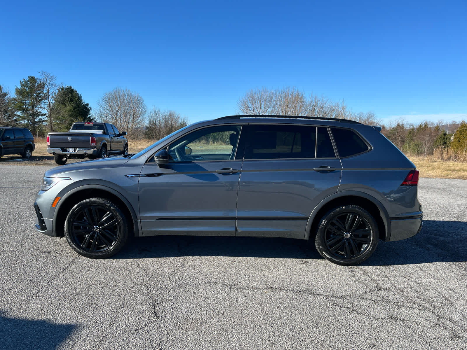 2022 Volkswagen Tiguan 2.0T SE R-Line Black